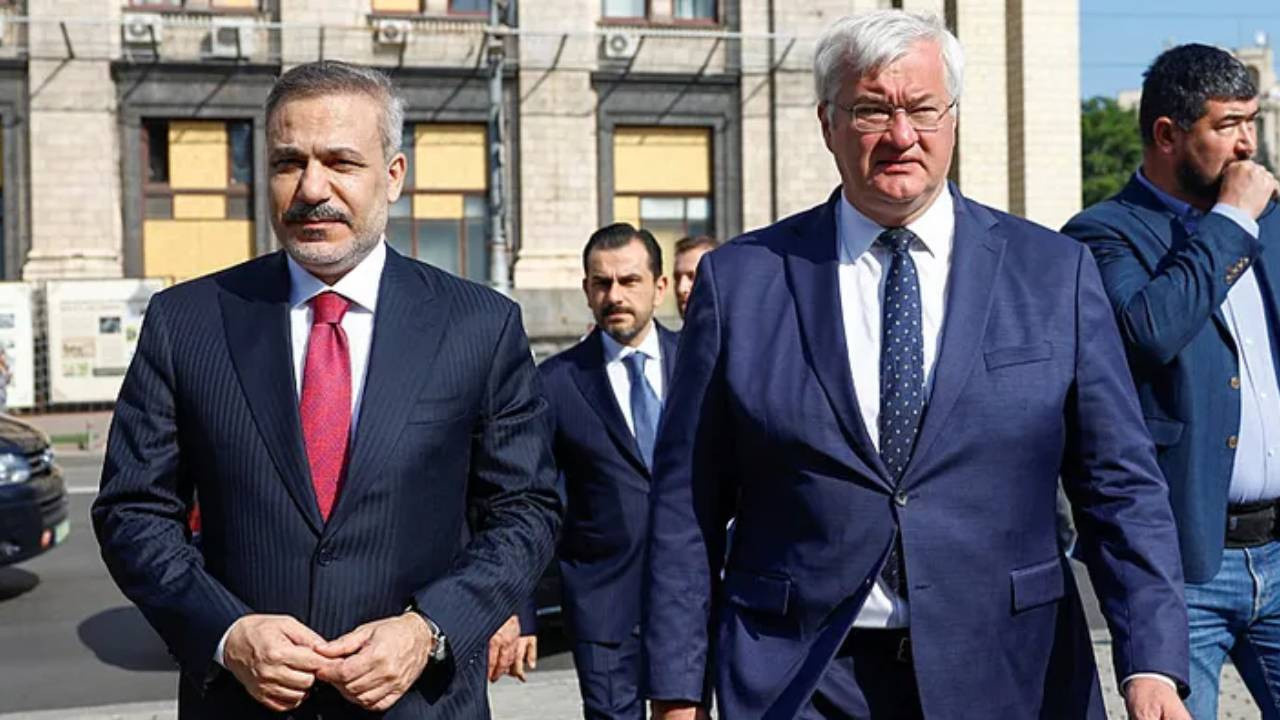 Hakan Fidan’dan Ukraynalı bakanın yanında Karadeniz uyarısı! Türk sahipli gemi vurulmuştu