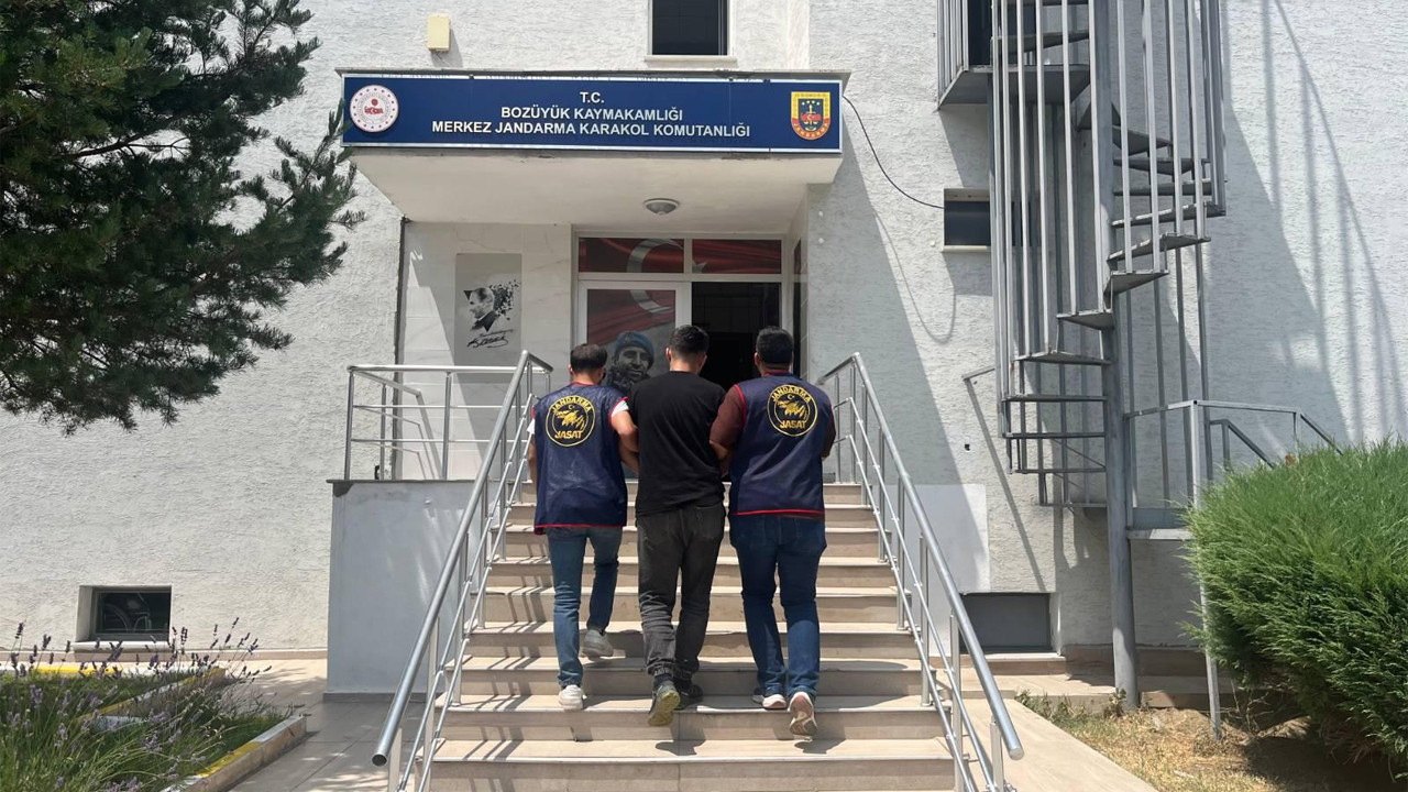 Hakaret suçundan aranan şahıs JASAT’tan kaçamadı