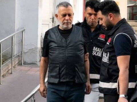 Haluk levent 20 yillik avukatini da carpmis bir iki kursuna bakar mesaji da ortaya bT6adwUu.jpg
