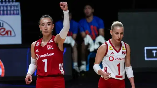 Hande baladindan takim arkadaslarina ovgu buralari oynamayi seviyoruz x9Pj5M2v.jpg