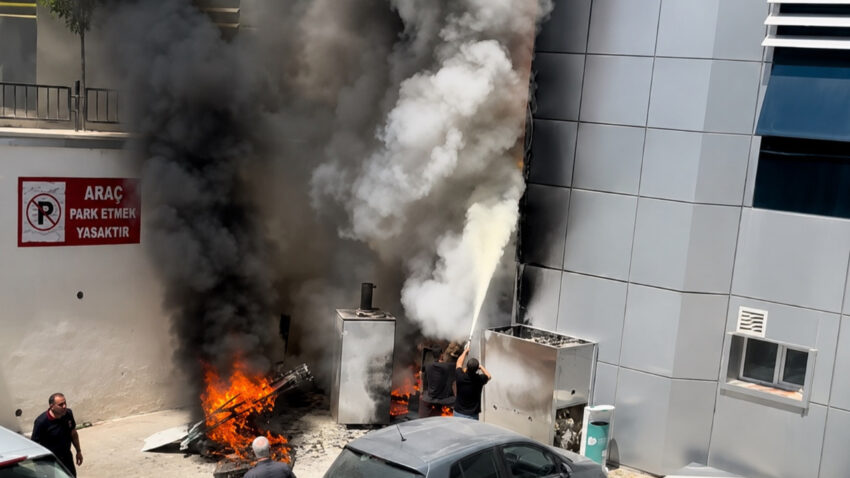 Hastanede yangin panigi hastalar tahliye edildi XfLpRGOm.jpg