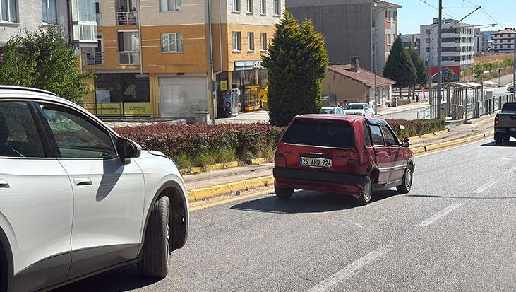Hatali manevra pahaliya patladi kazaya neden olan surucu arkasina bile bakmadan kacti qIv2ysuf.jpg