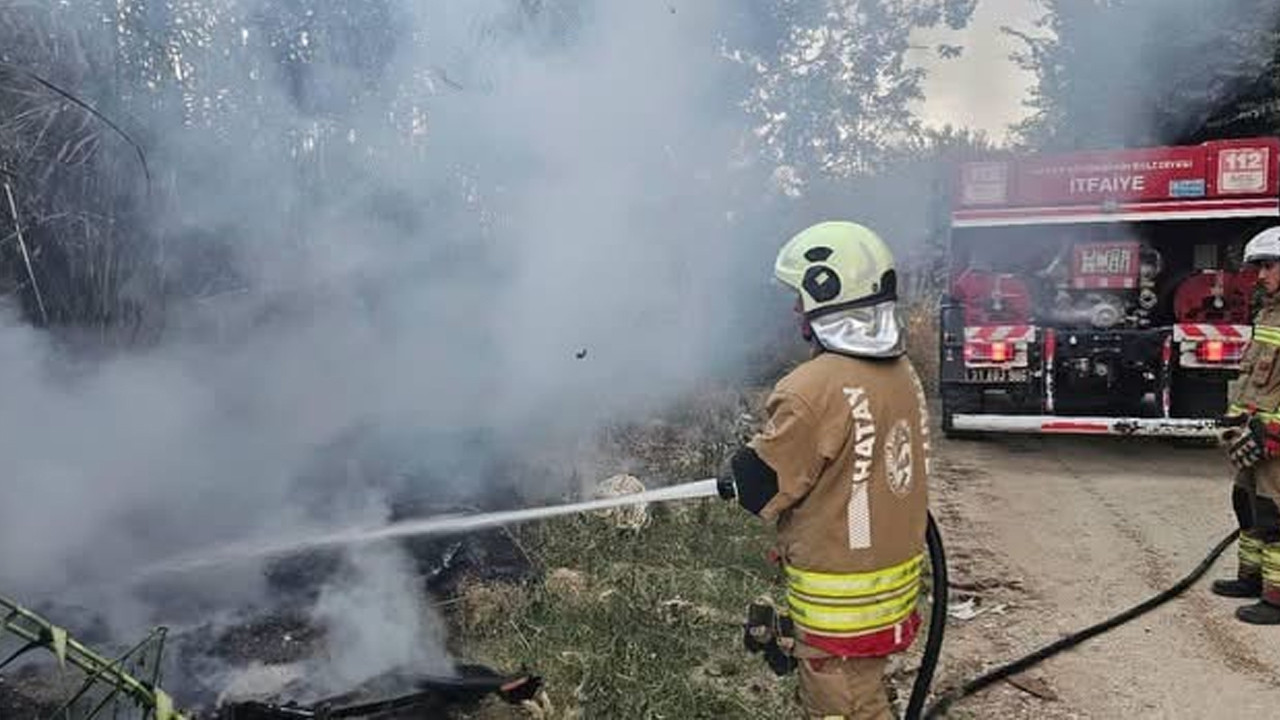 Hatay Defne’de sazlık bölgedeki yangın söndürüldü