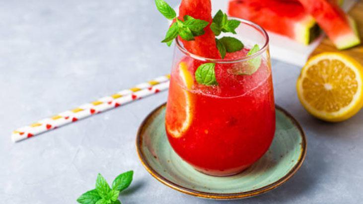 Hem tatli hem eksi yazin en ferahlatici icecegi karpuzlu limonata tarifi pB9Wib4G.jpg