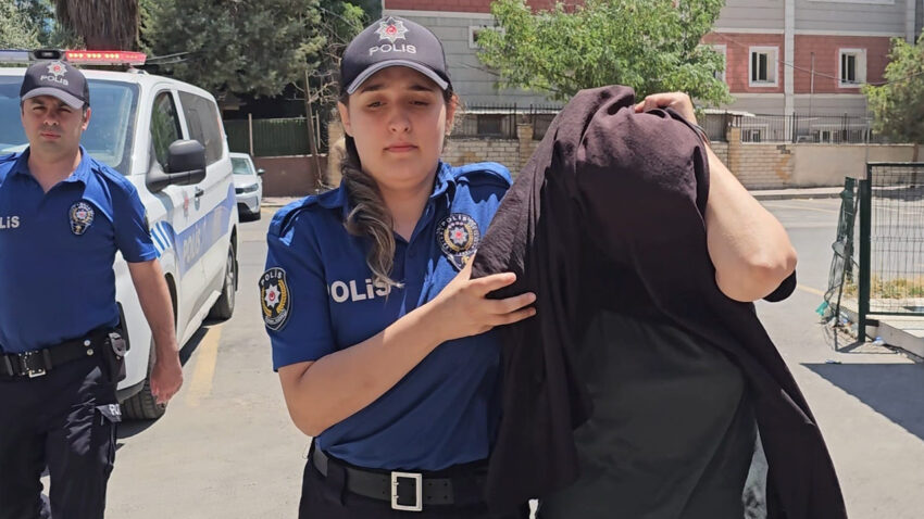 Hemsire gibi girdi bebegi kacirmaya calisti aSSbP1Dq.jpg