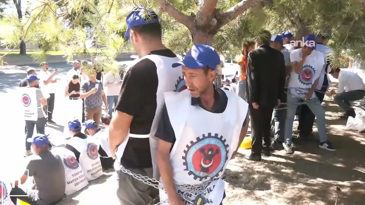 Holding binası önünde kendilerini zincirlediler: Doruk Madencilik işçileri ve sendika yöneticileri gözaltında
