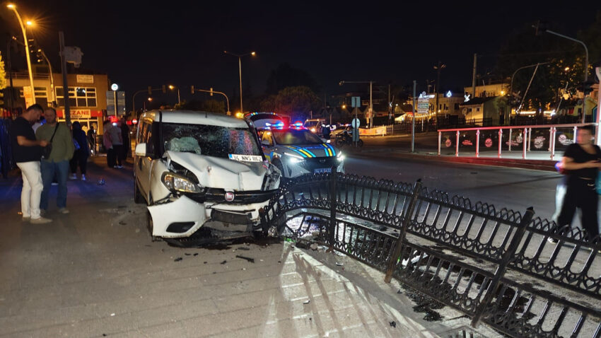 Iki motosiklete carpan surucu ortaligi savas alanina cevirdi 1 olu 3 yarali 3Q9w3fS3.jpg