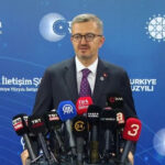 Iletisim baskani duran 2 iletisim surasina iliskin konustu Q8Cgpac8.jpg