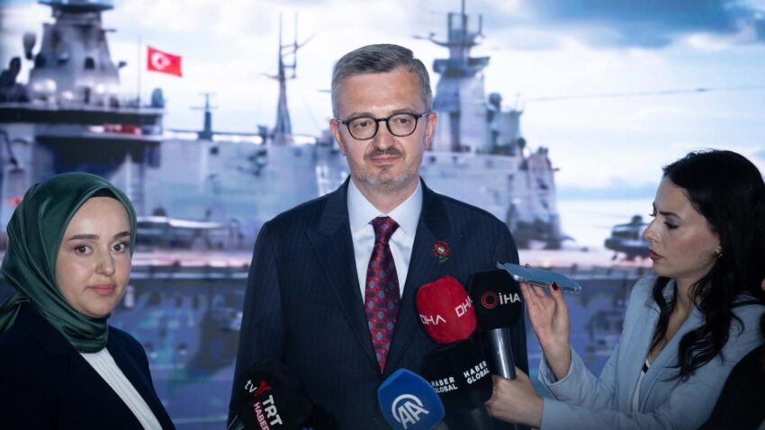 Iletisim baskani duran irade bizim zafer bizim dijital zaman tunelini ziyaret etti Mjrvdx9A.jpg