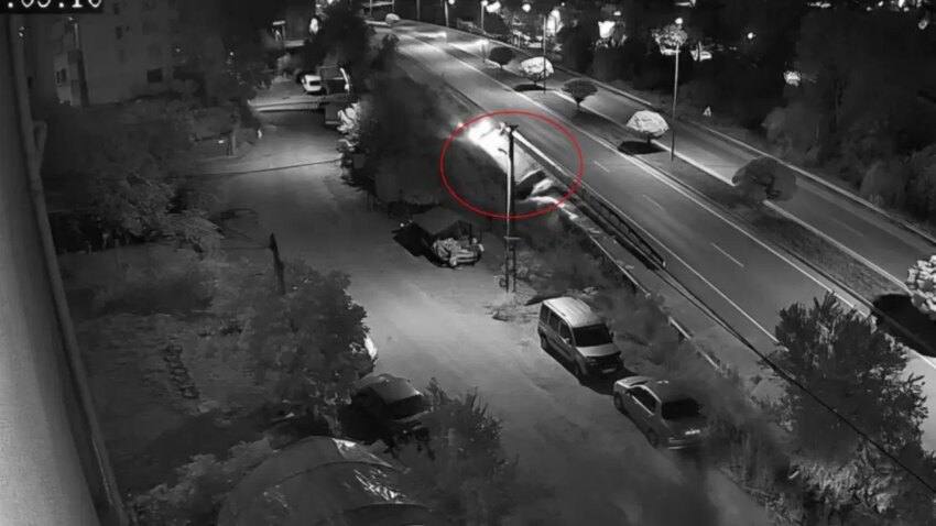 Ilginc kaza yoldan cikan arac su kanalinin uzerinde ilerledi 6NfGcl1F.jpg