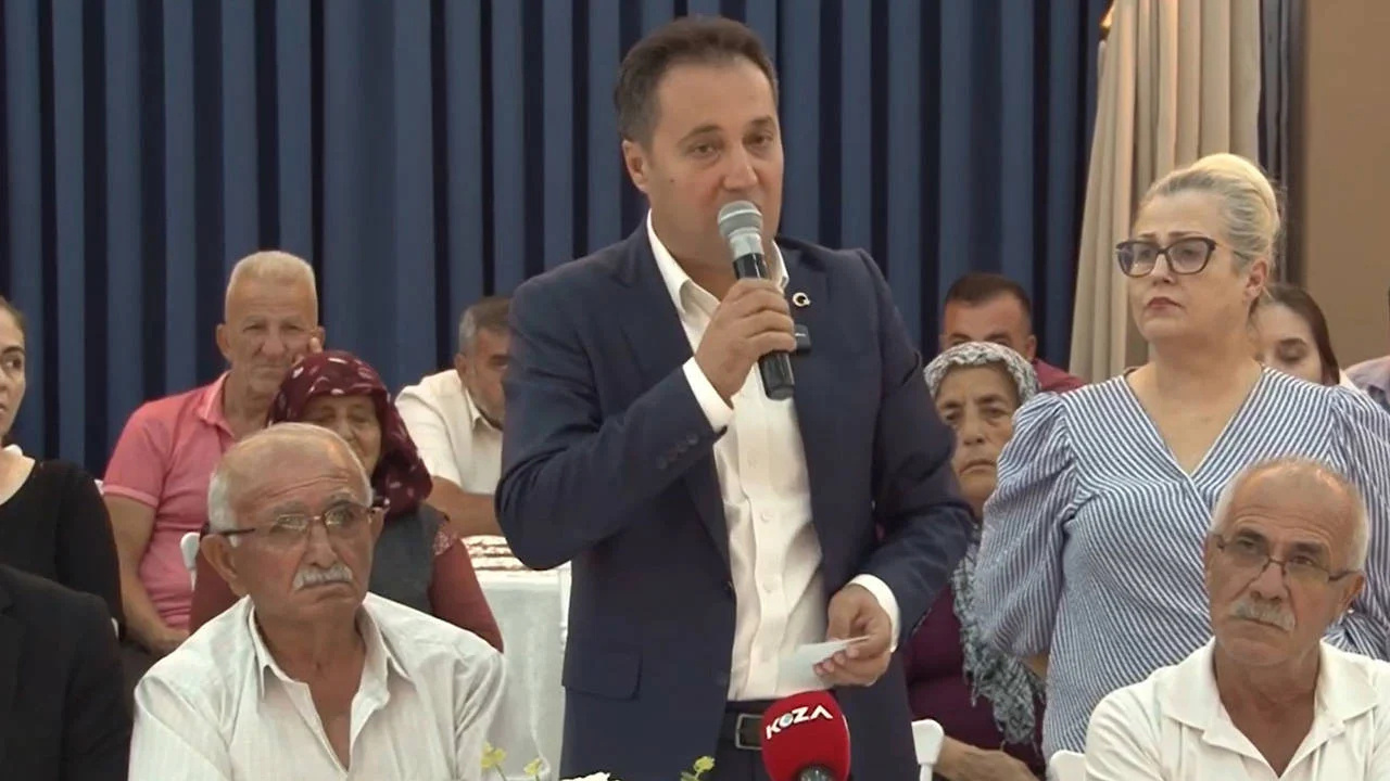İmamoğlu Belediye Başkanı CHP’den istifa etti: YENİ Parti rozeti takacak