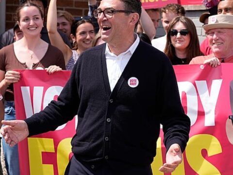 Ingilterenin yeni lideri koltuguna oturdu andy burnham kimdir AfJ9PkTn.jpg
