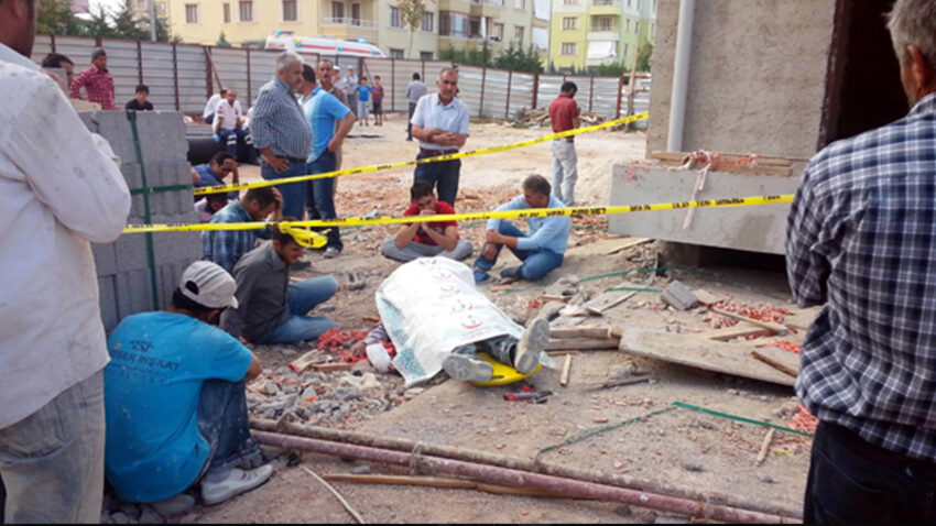 Insaatta korkunc kaza merdivenlerden dusen isci yasamini yitirdi Nly5LTSm.jpg