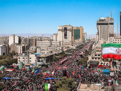 Iranin eski dini lideri ali hamaney meshedde topraga verildi Aq1qLLt1.jpg