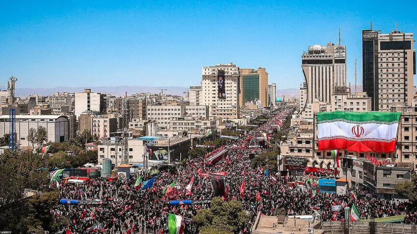 Iranin eski dini lideri ali hamaney meshedde topraga verildi Aq1qLLt1.jpg
