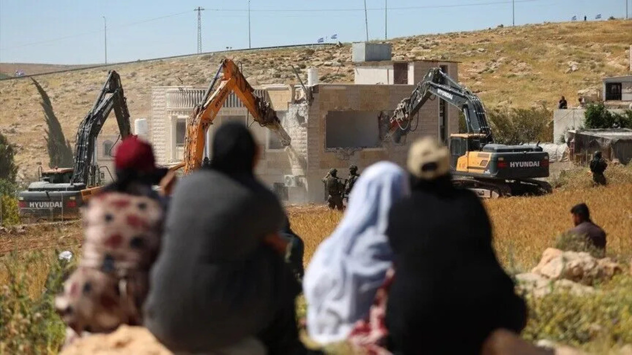 İsrail, Filistinlilerin evlerini yıkmayı sürdürüyor: 2 Filistinlinin evi yerle bir edildi