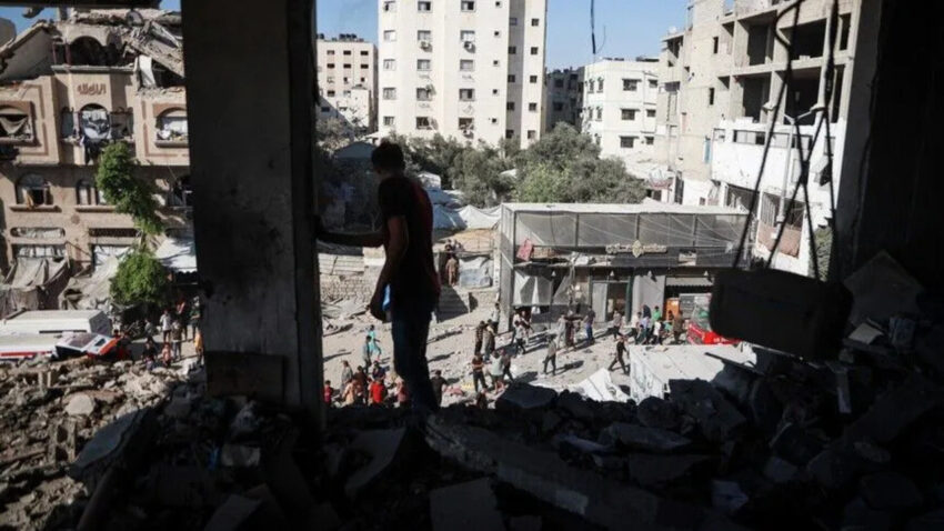 Israilden gazzeye saldiri filistinli anne ve 4 cocugu hayatini kaybetti Iv2Od25z.jpg