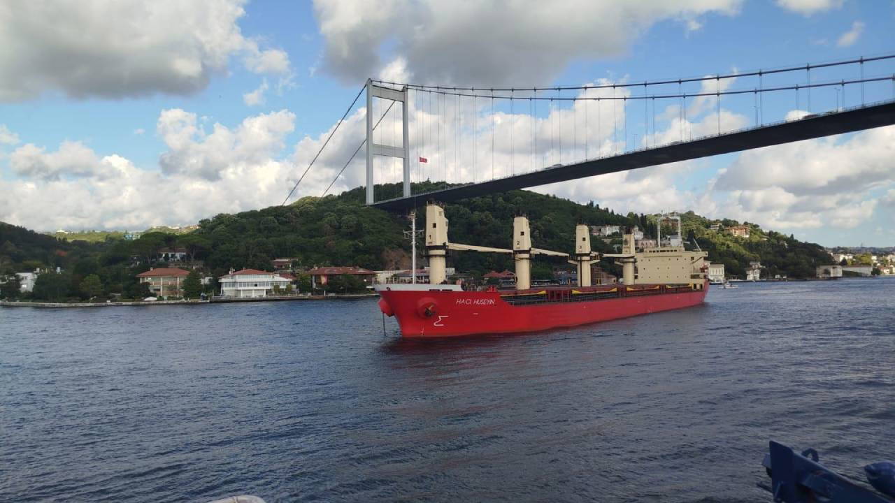 İstanbul Boğazı’nda gemi trafiği çift yönlü askıya alındı