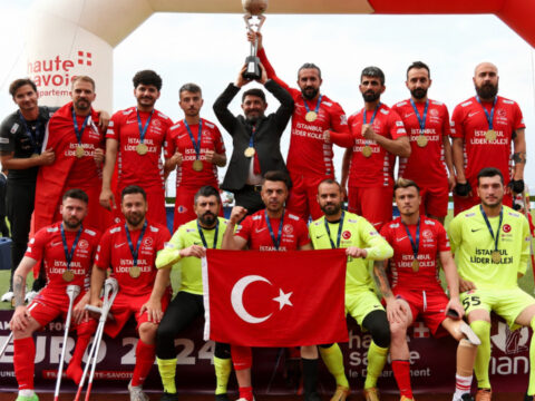 Istanbul lider koleji ampute futbol mill takiminin ana sponsoru oldu dbbzfuEi.jpg