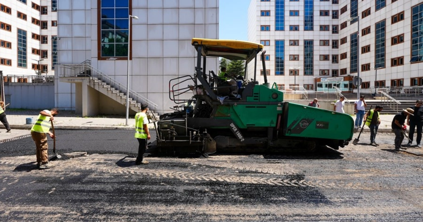 Istanbul maltepede asfalt serim calismalari suruyor cglmwb78.webp