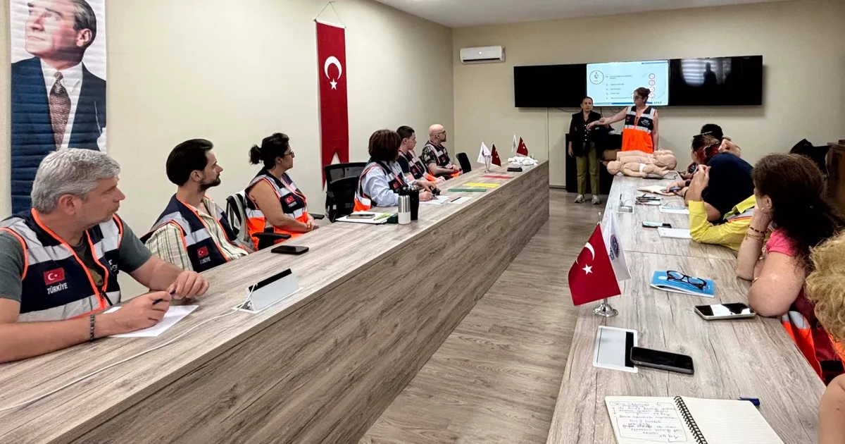 İstanbul Maltepe’de gönüllülere afet eğitimi