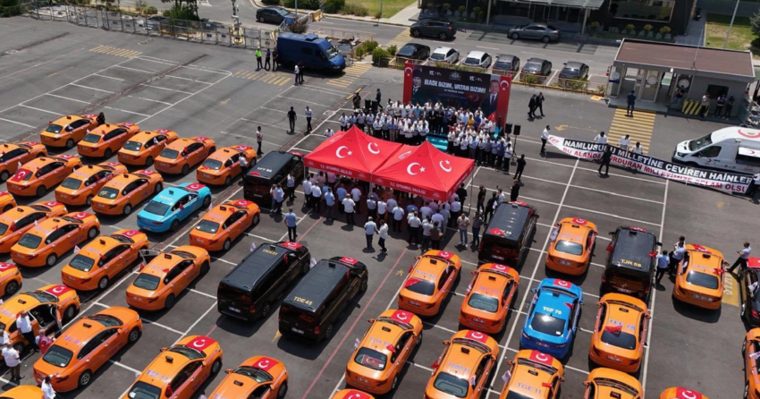 Istanbulda 253 taksilik demokrasi konvoyu mrKFKKqV.webp