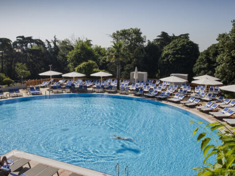 Istanbulda havuz keyfi cep yakiyor ciraganda 450 euro pendikte 1500 tl tbL2UCEw.jpg