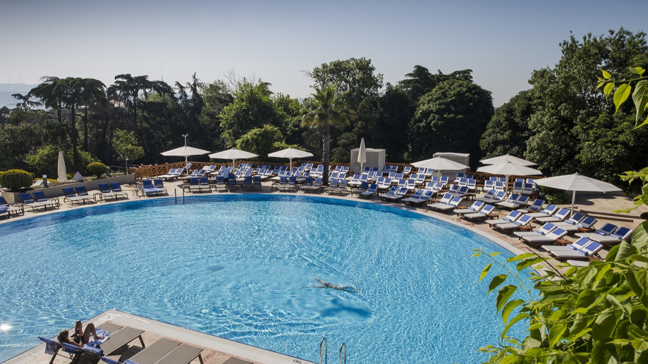 İstanbul’da havuz keyfi cep yakıyor: Çırağan’da 450 euro Pendik’te 1500 TL!