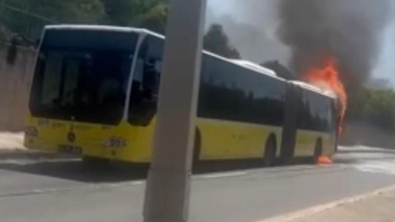 Istanbulda korku dolu anlar seyir halindeki iett otobusu bir anda alev aldi JXYb2ANS.jpg
