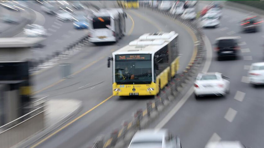 Istanbulda metrobus 15 temmuzda fsm koprusunu kullanacak EHHaJYl8.jpg