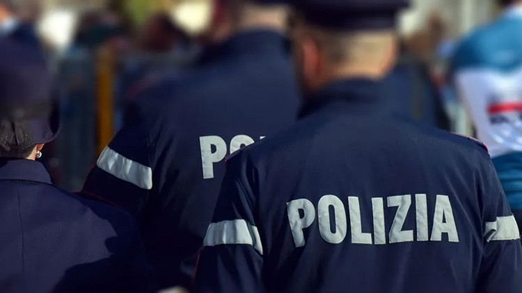 Italyada sokaklar karisti gozaltinda olum ofke yaratti dQDhZZ7N.jpg