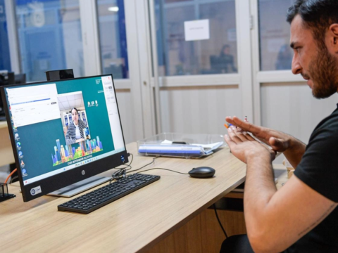 Izmir buyuksehirden isitme cihazi destegi KtwNJhHG.webp