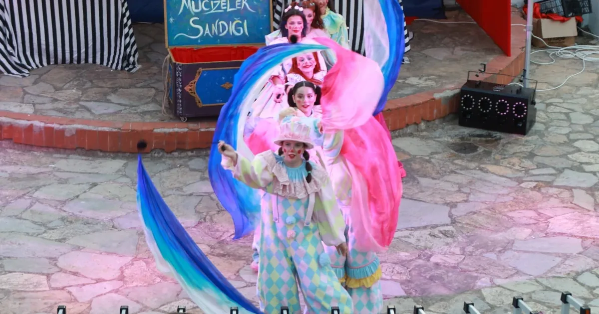 İzmir Karabağlar’da ‘Neşeli Sokaklar Mutlu Çocuklar’ coşkusu