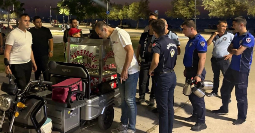 Izmir karantina parkinda izinsiz seyyar satisa ortak denetim lEupKb99.webp