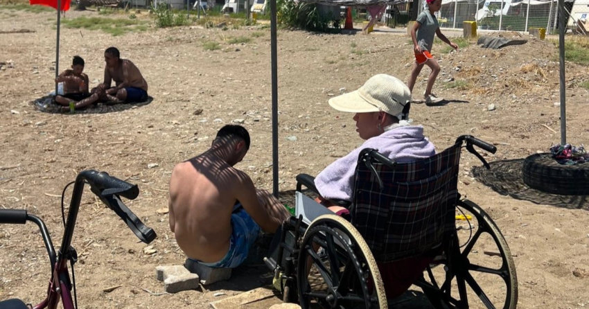 Izmir narliderede ozel gereksinimli bireyler denizle bulustu JQ35vN9W.webp