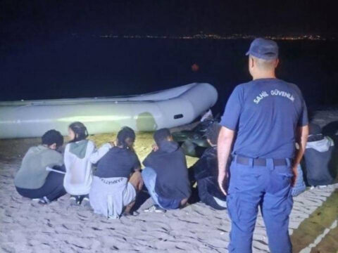 Izmirde 35 kacak gocmen yakalandi 27IAaMLs.jpg