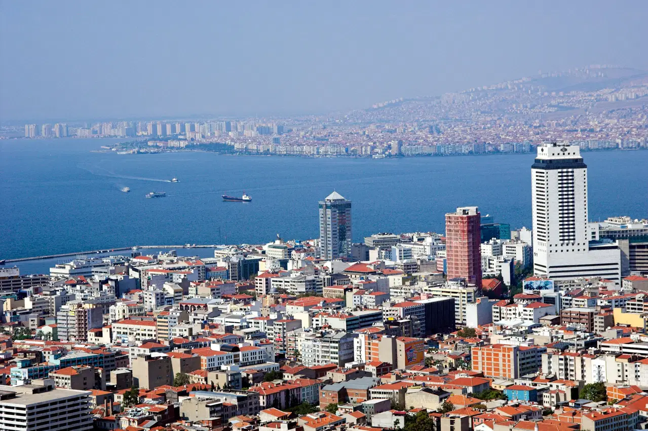 İzmir’de barınma çıkmazı: 22 bin kişi şehri terk etti