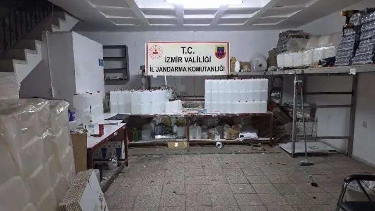 İzmir’de ‘kaçak içki’ operasyonu: 14 kişiye gözaltı