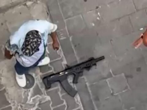 Izmirde sokak ortasinda maganda dehseti kiskivrak yakalandilar ntPj9GKL.jpg