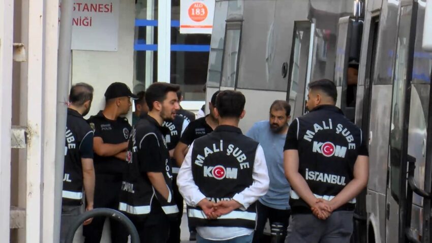 Izmit belediyesi sorusturmasi gozaltindaki 30 supheli saglik kontrolunden gecirildi PhfbJsp4.jpg