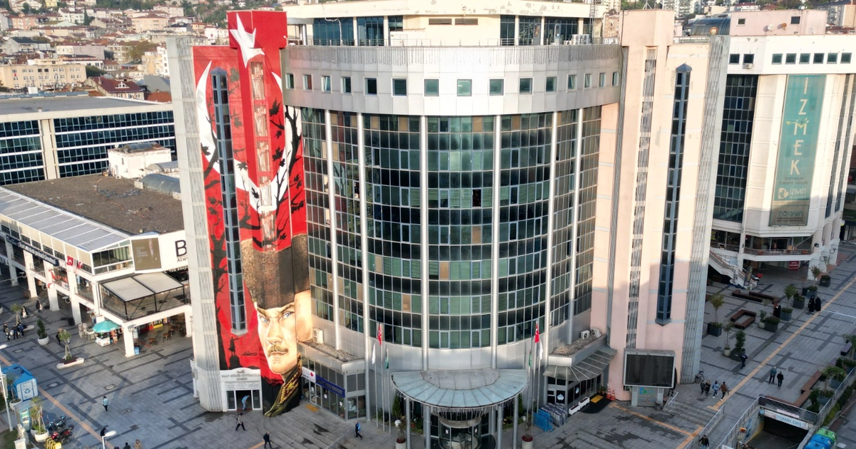 İzmit Belediyesi’ne soruşturma! Başkan Hürriyet dahil 31 gözaltı!