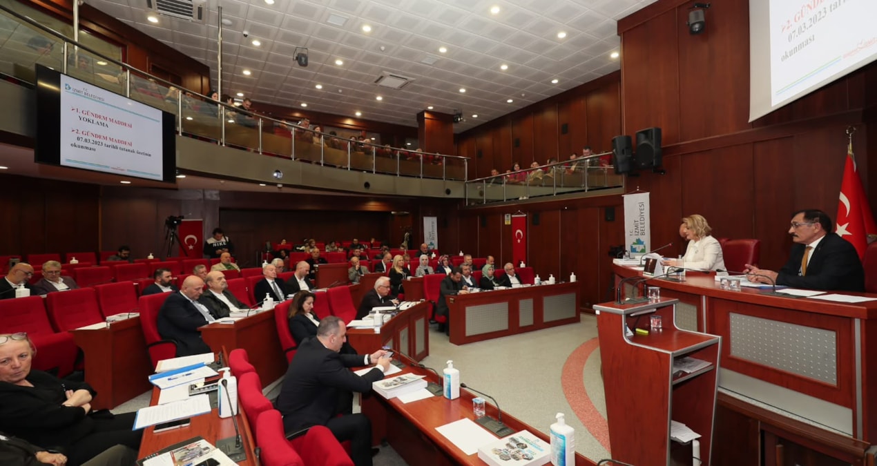 İzmit’te CHP’de başkanvekili krizi: Meclis üyeleri toplantıyı terk etti