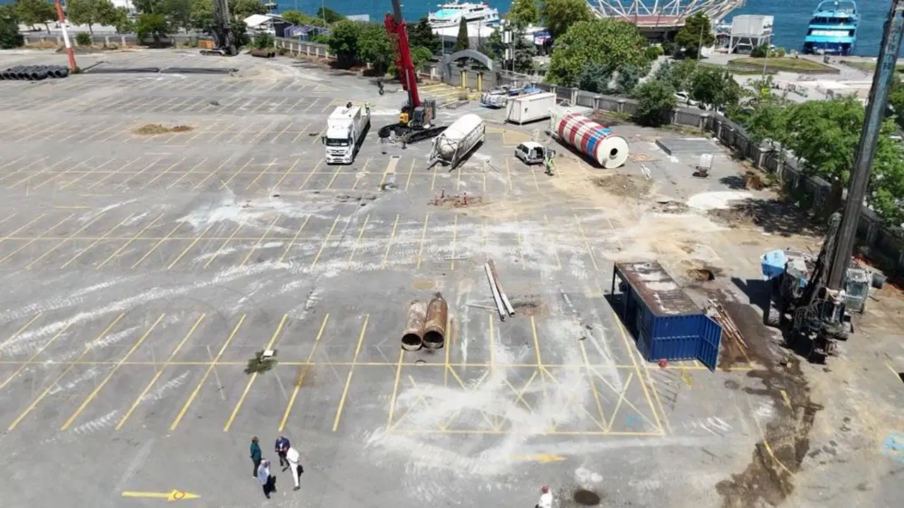 Kadıköy Rıhtım’a cami için ilk kazmayı vurdular: AKP’li dernek başkanı ‘medeniyet eseri inşa edeceğiz’ dedi