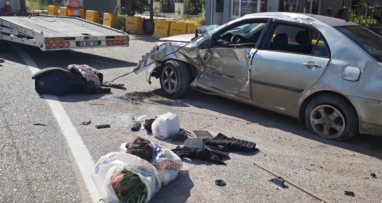 Kamyonla otomobil çarpıştı: 1 çocuk öldü, 3 yaralı