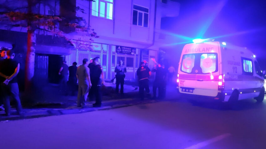 Kapidan kovuldu bacadan da giremedi az kalsin canindan oluyordu NqsmjKtB.jpg