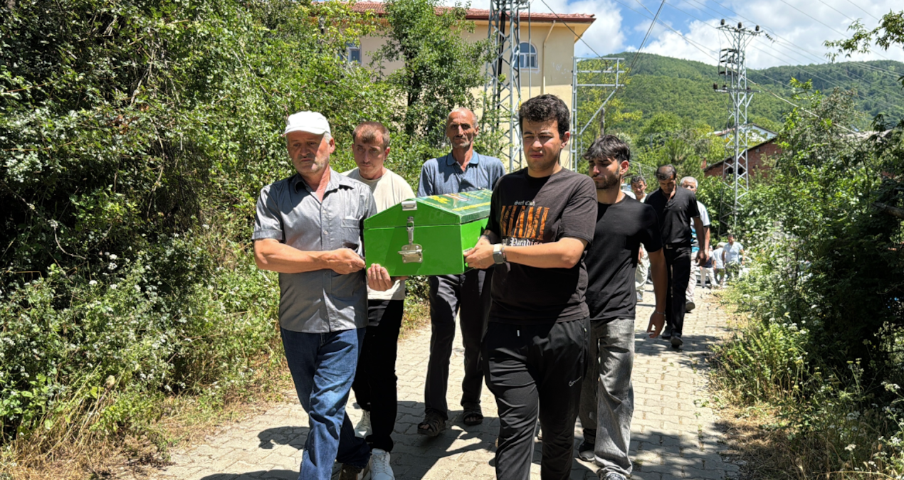 Karabük’te 3 evi kül eden yangın faciası: Berkant bebeğe hüzünlü veda