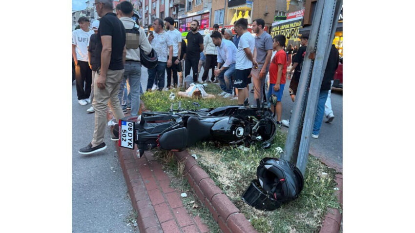 Karadeniz ereglide otomobil ile motosiklet carpisti 1 yarali ZYGNZtAp.jpg