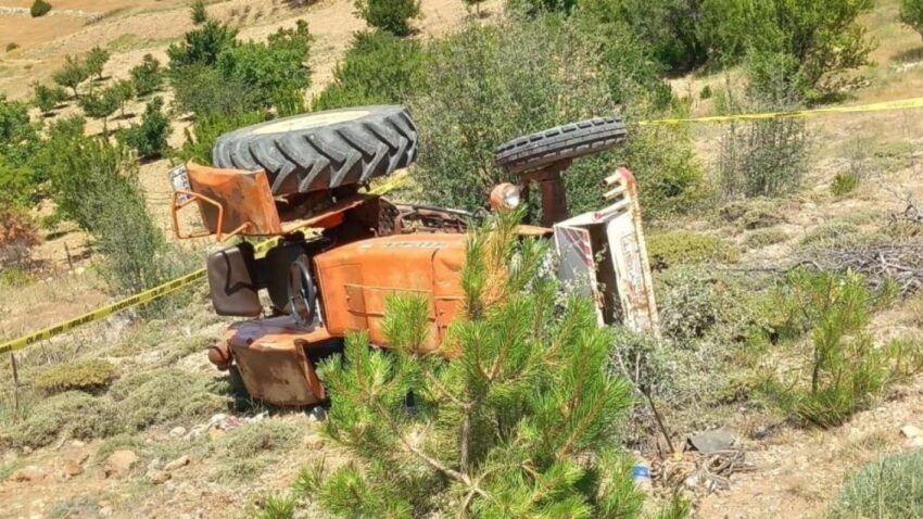 Karamanda traktor devrildi 1 olu VTMlWTA1.jpg