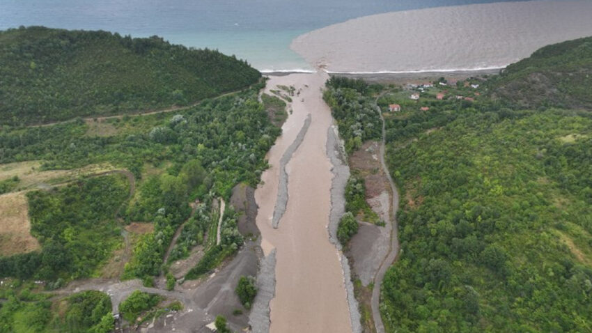 Kastamonu cidede saganak yagis sehriban cayinin debisini yukseltti taskin riski suruyor zUnIjmbc.jpg