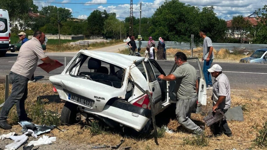 Kastamonuda iki otomobil carpisti 1i cocuk 5 yarali irKlNail.jpg